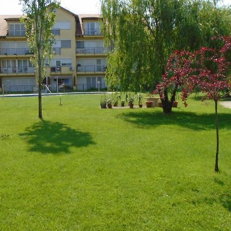 Vénusz Apartman Cserkeszőlő Exterior foto